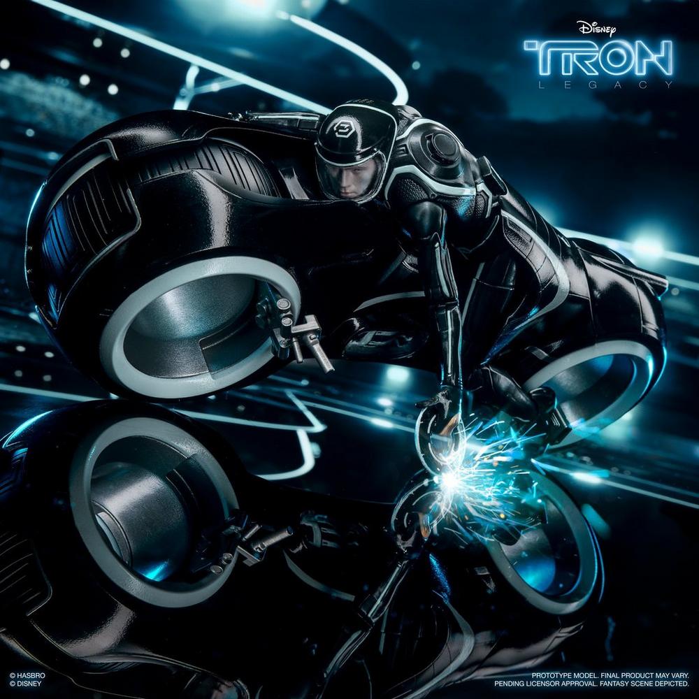 Tron: Legacy Light Cycle Power Pack with 6" Sam Flynn